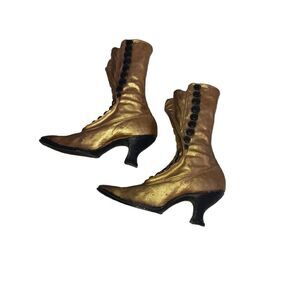 Victorian Woman's Button Up High Heel Shoe Wall Plaque Set of 2 7.5" x 8"